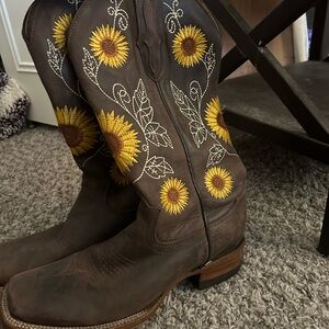 Brown Cowboy Boots with Sunflower Embroidery